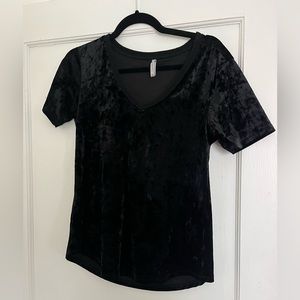 Black crushed velvet v-neck S